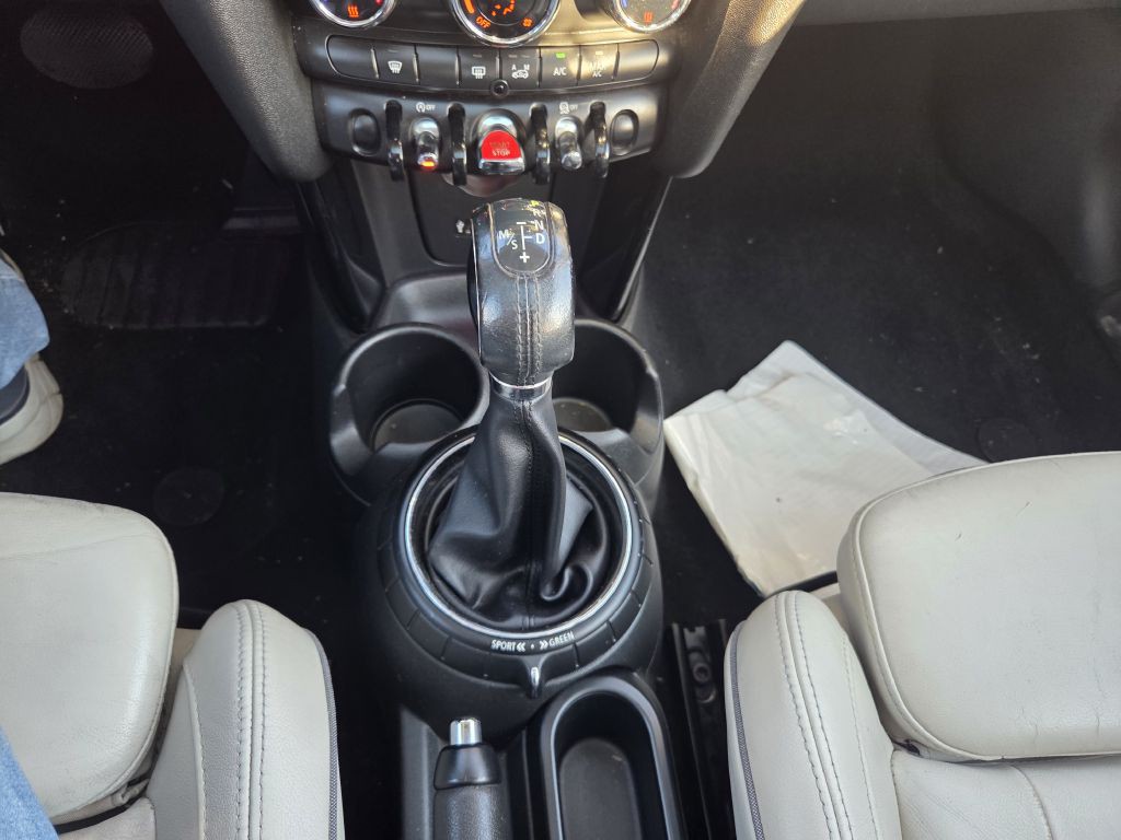 2014 MINI Cooper Image 28