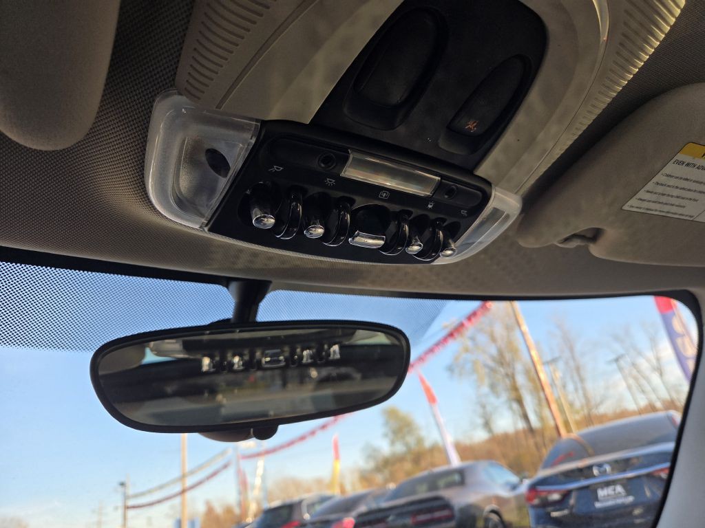 2014 MINI Cooper Image 29