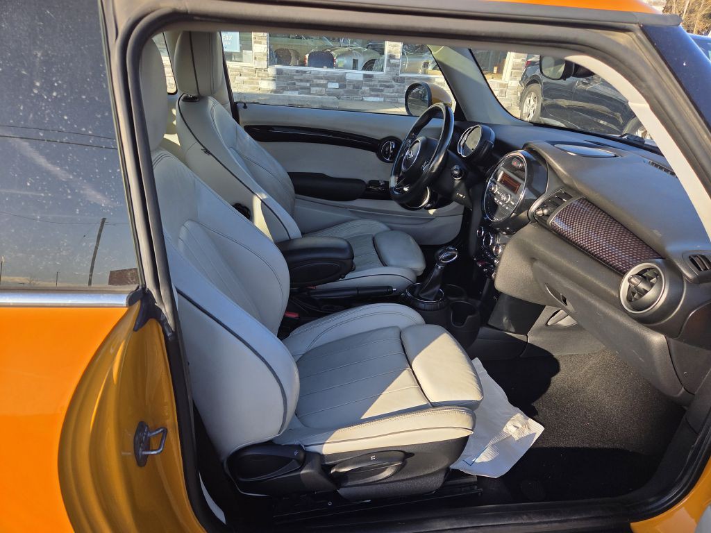 2014 MINI Cooper Image 35