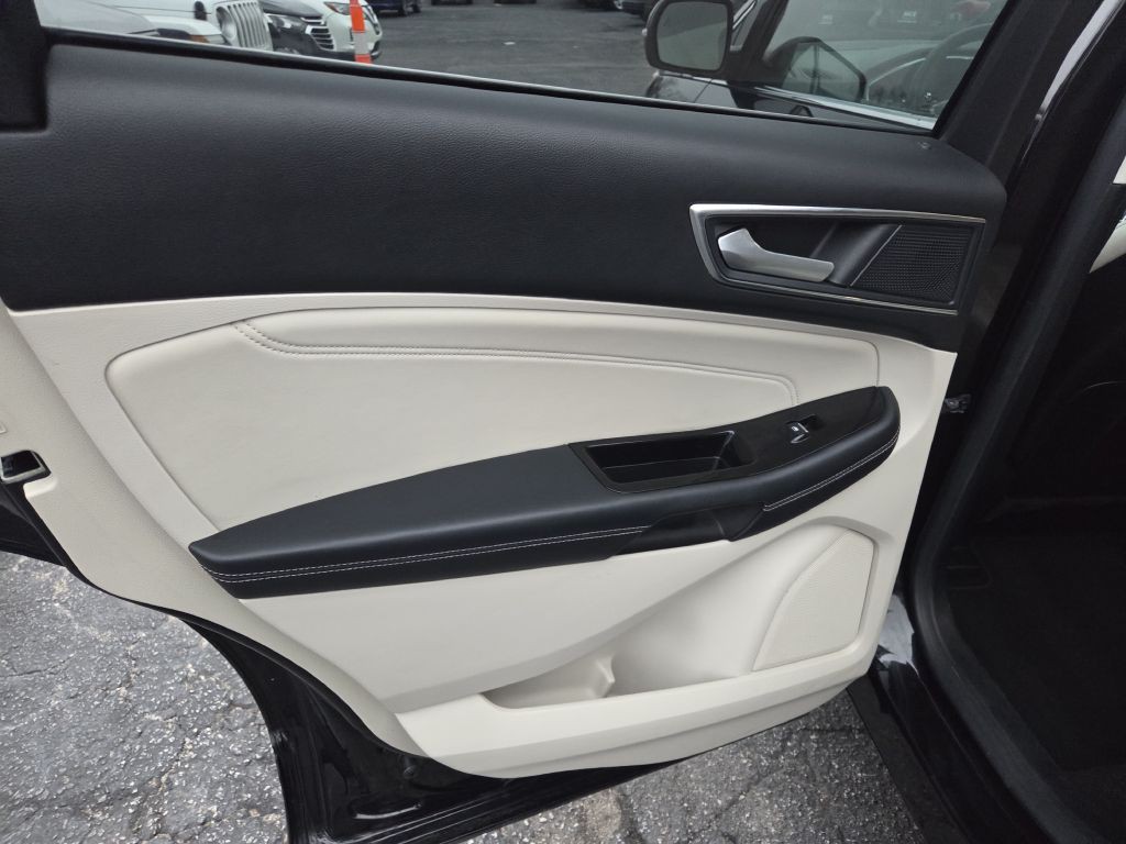 2019 Ford Edge Image 38