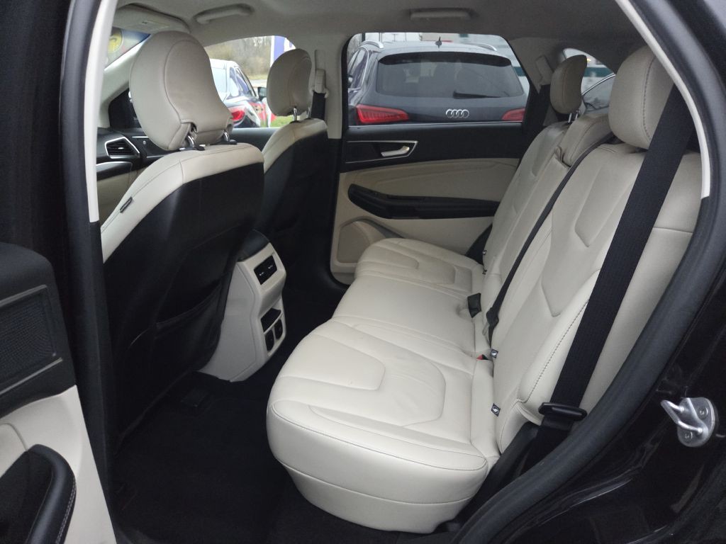 2019 Ford Edge Image 39
