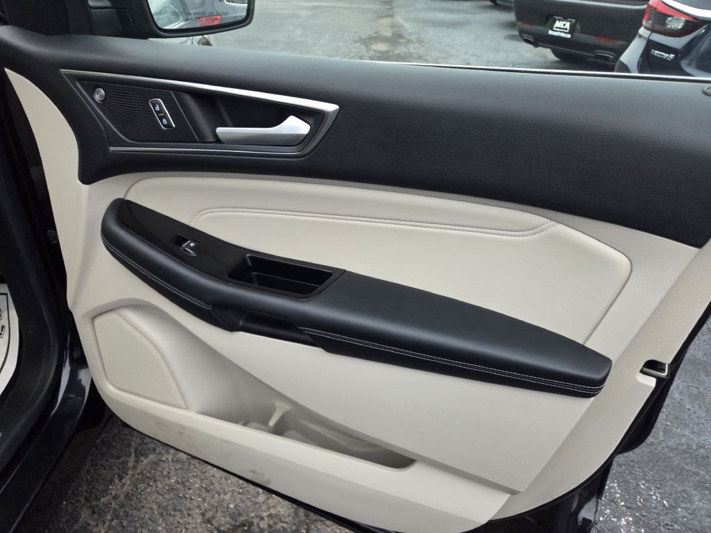 2019 Ford Edge Image 44