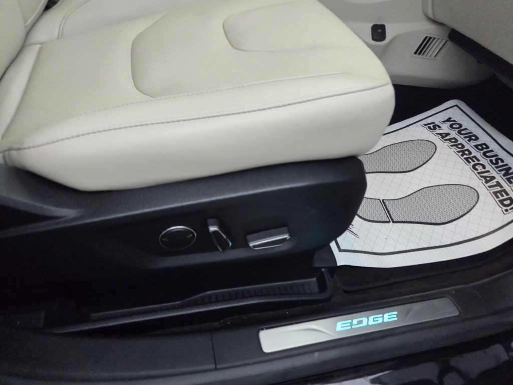 2019 Ford Edge Image 45