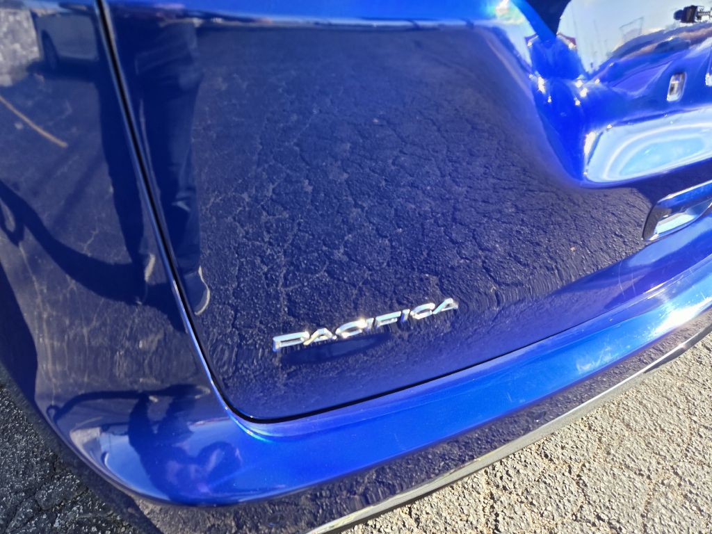 2020 Chrysler Pacifica Image 8