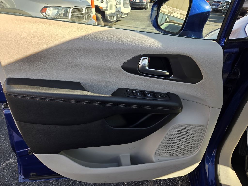 2020 Chrysler Pacifica Image 18