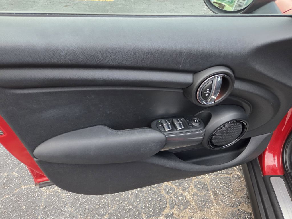 2015 MINI Cooper Image 21