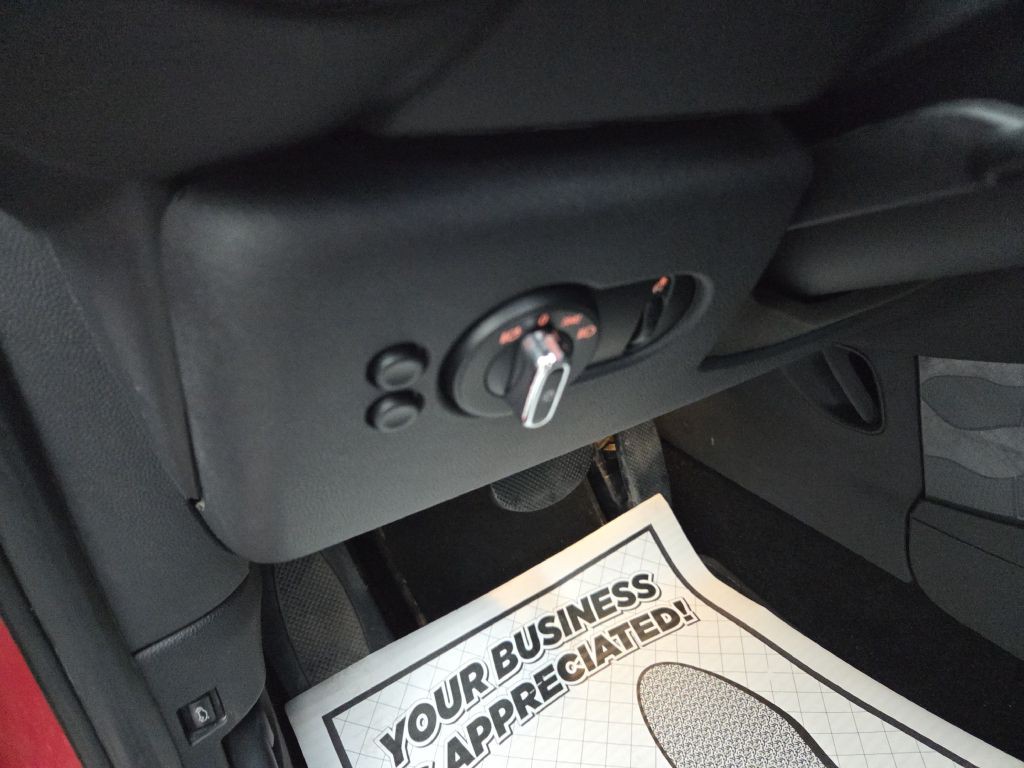 2015 MINI Cooper Image 24