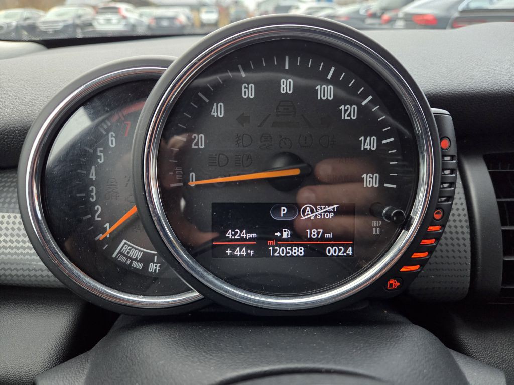 2015 MINI Cooper Image 25