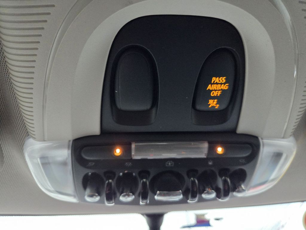 2015 MINI Cooper Image 31