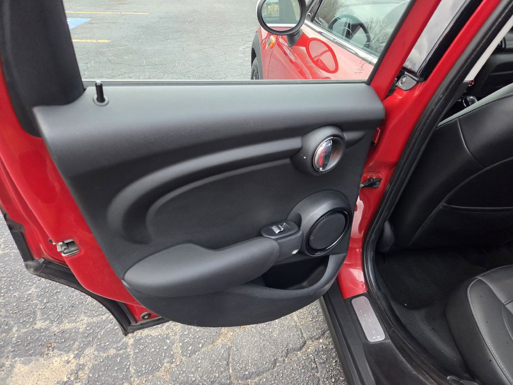 2015 MINI Cooper Image 33