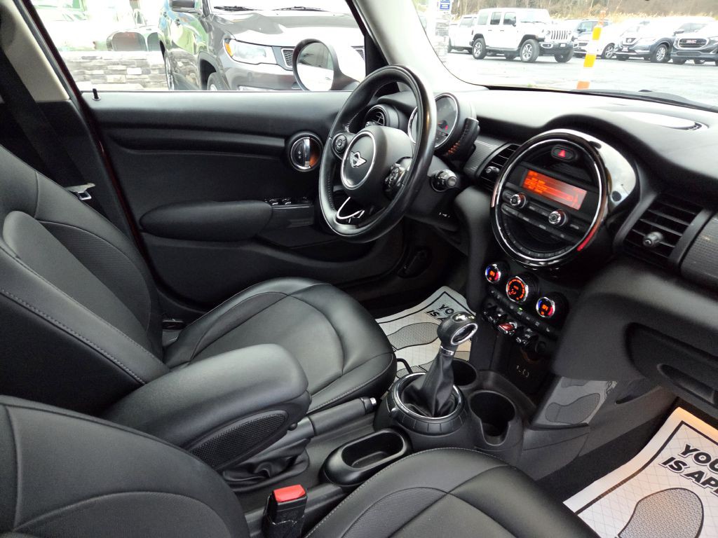 2015 MINI Cooper Image 40