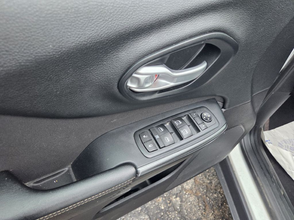 2016 Jeep Cherokee Image 22