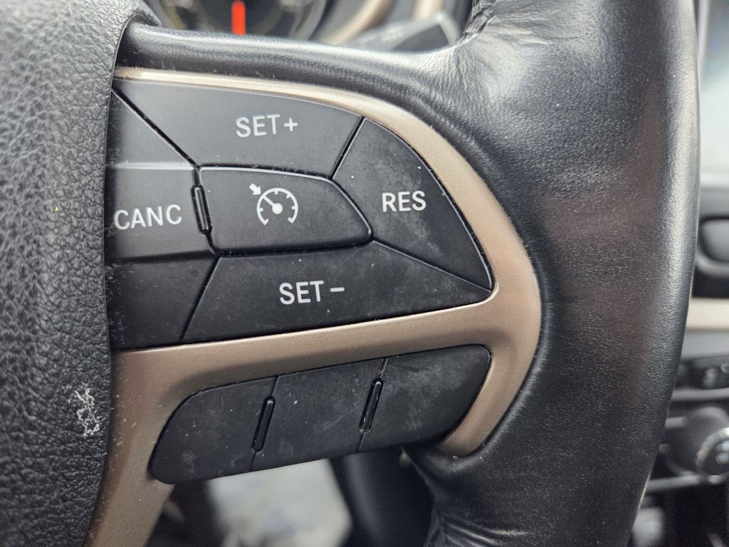 2016 Jeep Cherokee Image 30