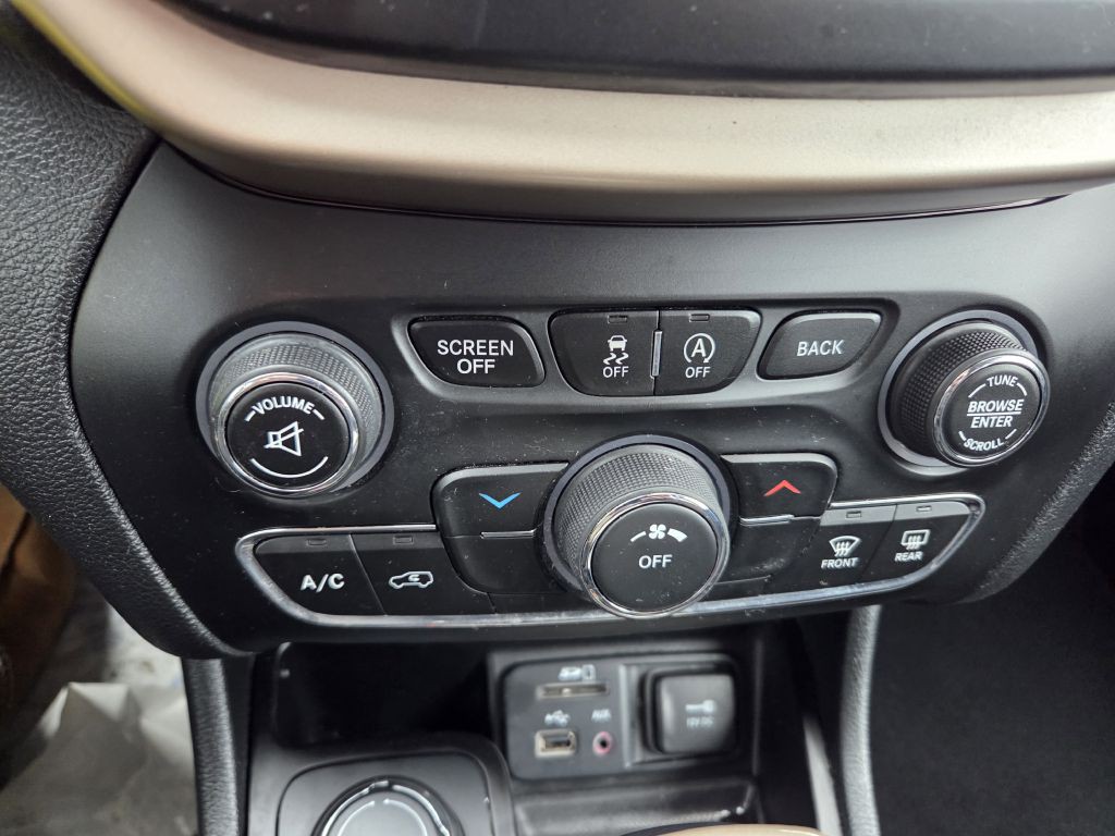 2016 Jeep Cherokee Image 32