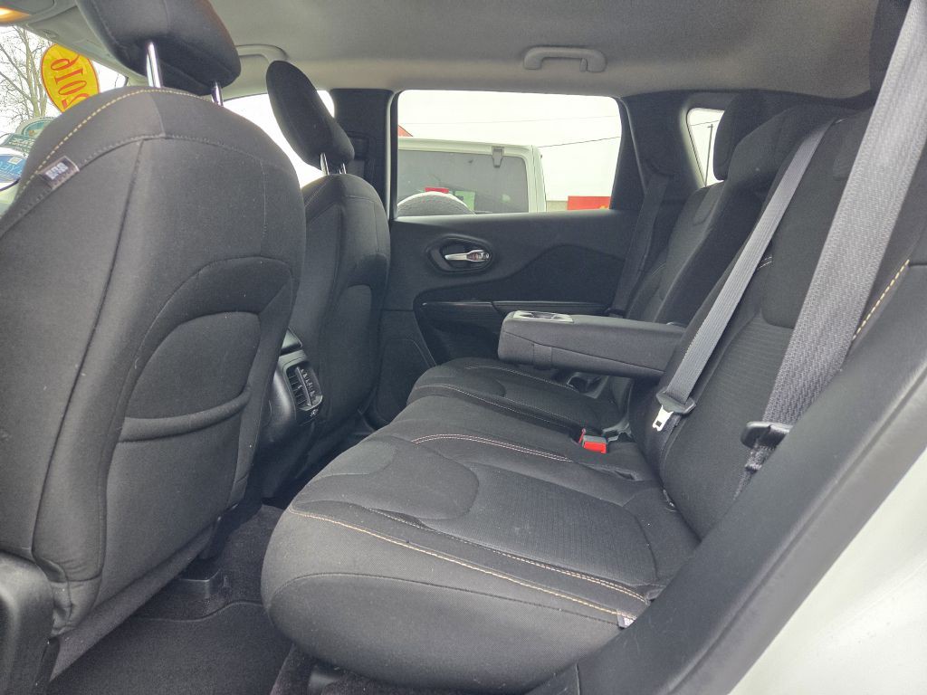 2016 Jeep Cherokee Image 40