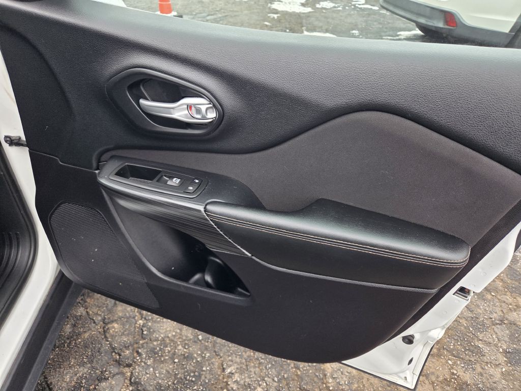 2016 Jeep Cherokee Image 43