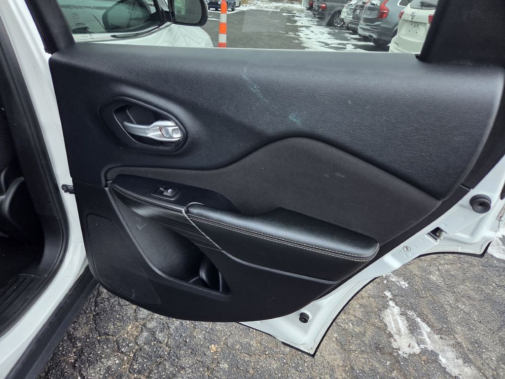 2016 Jeep Cherokee Image 47