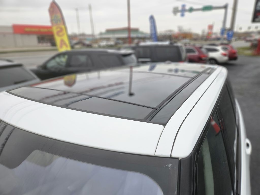 2015 Land Rover Range Rover Image 24