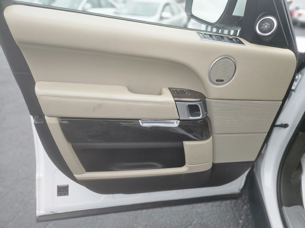 2015 Land Rover Range Rover Image 26