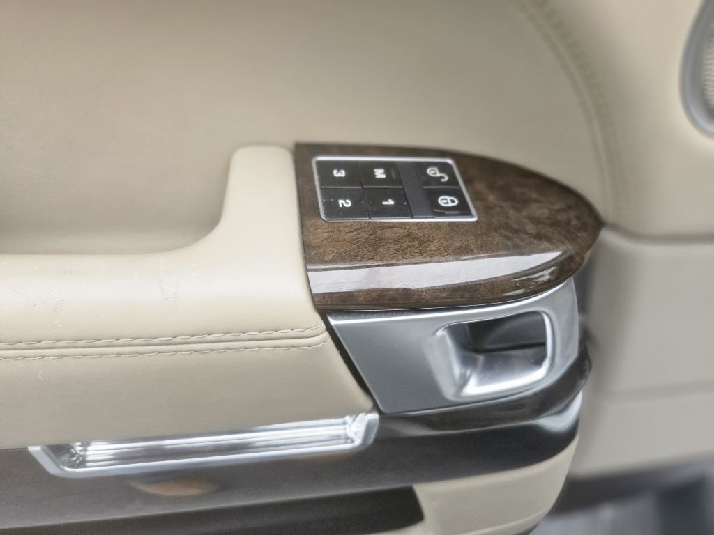 2015 Land Rover Range Rover Image 29