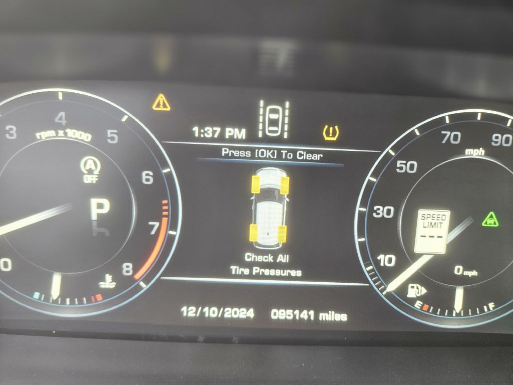 2015 Land Rover Range Rover Image 35