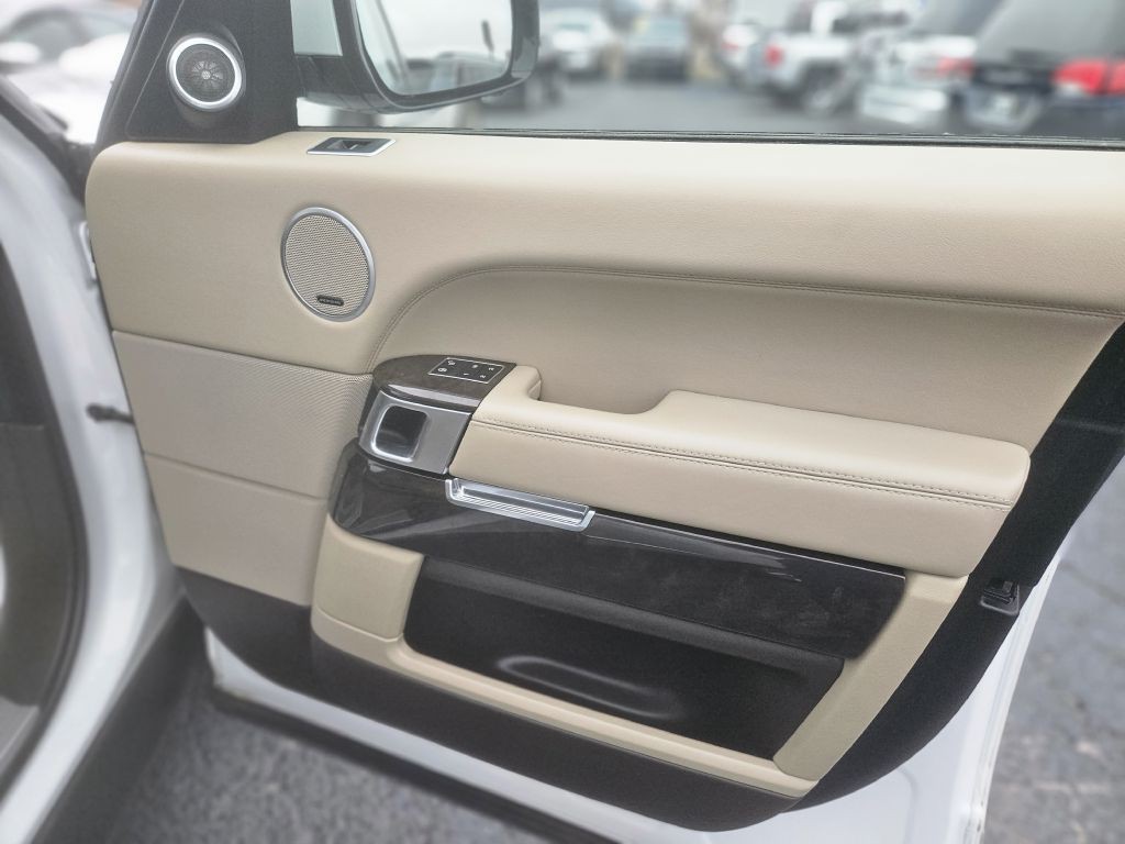 2015 Land Rover Range Rover Image 60
