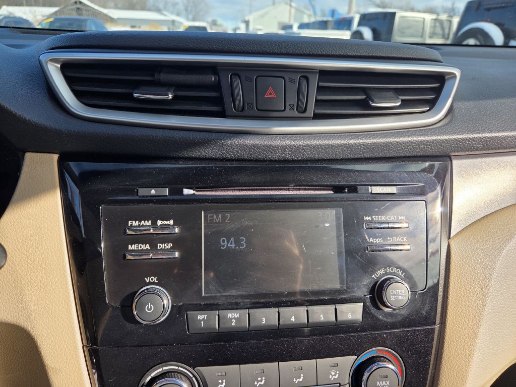 2015 Nissan Rogue Image 29