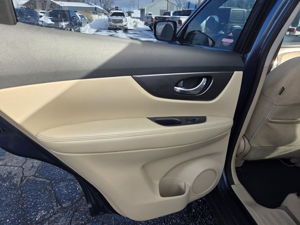 2015 Nissan Rogue Image 35
