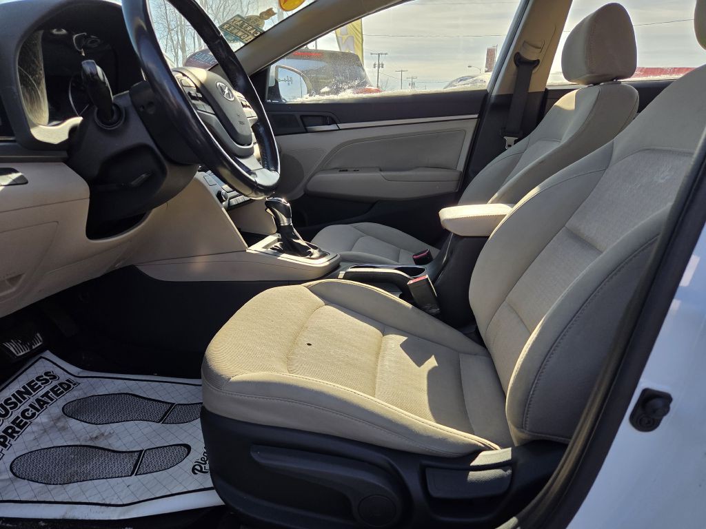 2017 Hyundai Elantra Image 20