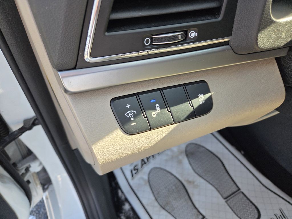 2017 Hyundai Elantra Image 21