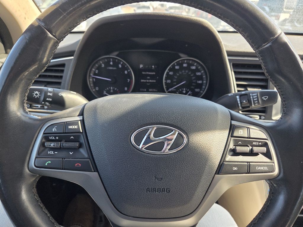 2017 Hyundai Elantra Image 24