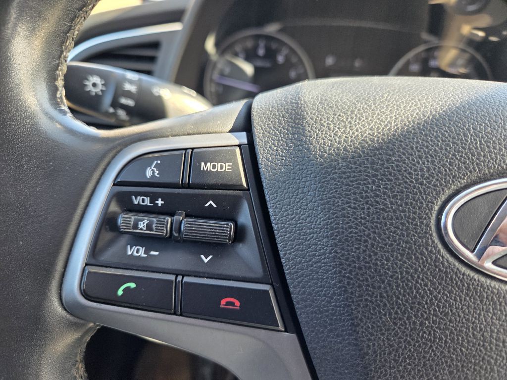 2017 Hyundai Elantra Image 25