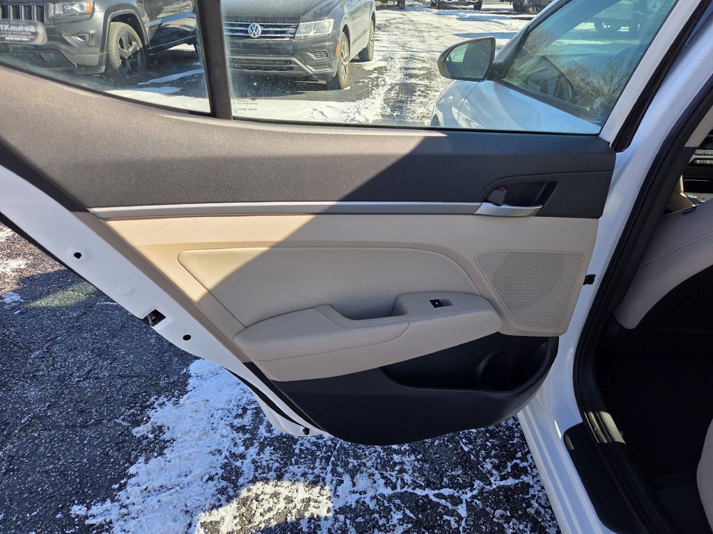 2017 Hyundai Elantra Image 33