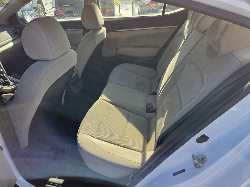 2017 Hyundai Elantra Image 34