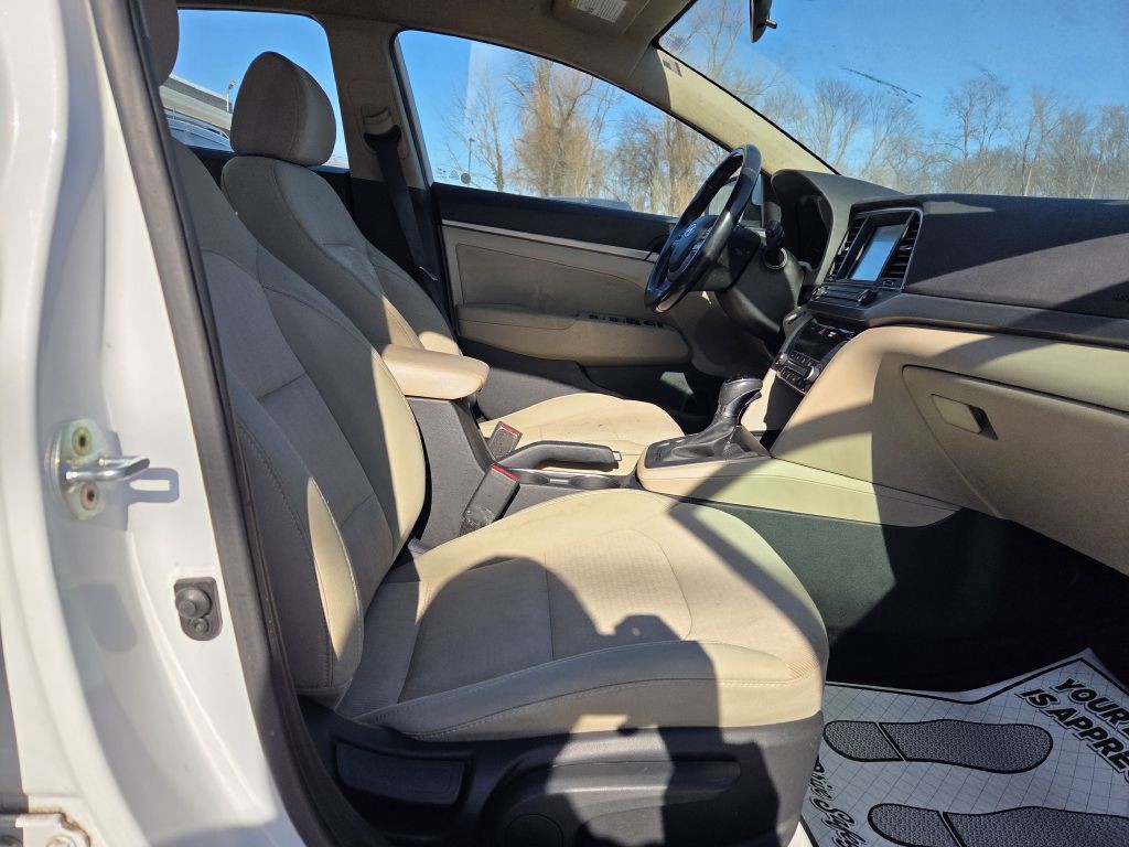 2017 Hyundai Elantra Image 38