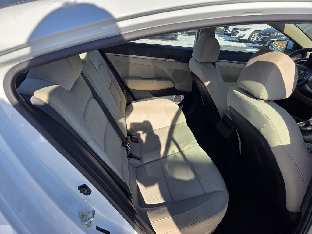 2017 Hyundai Elantra Image 41