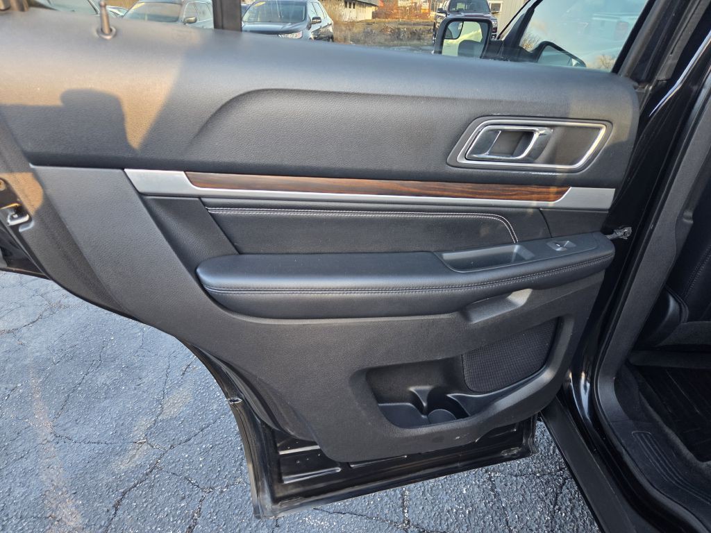 2016 Ford Explorer Image 38