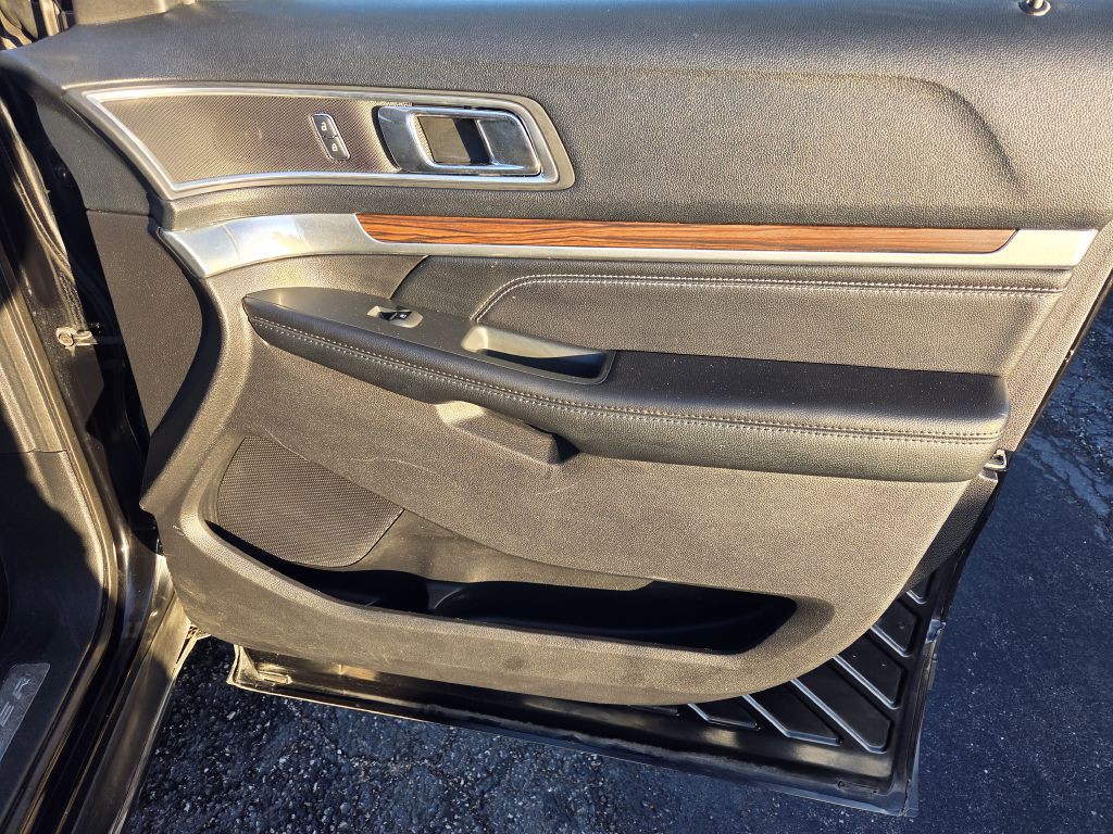 2016 Ford Explorer Image 48
