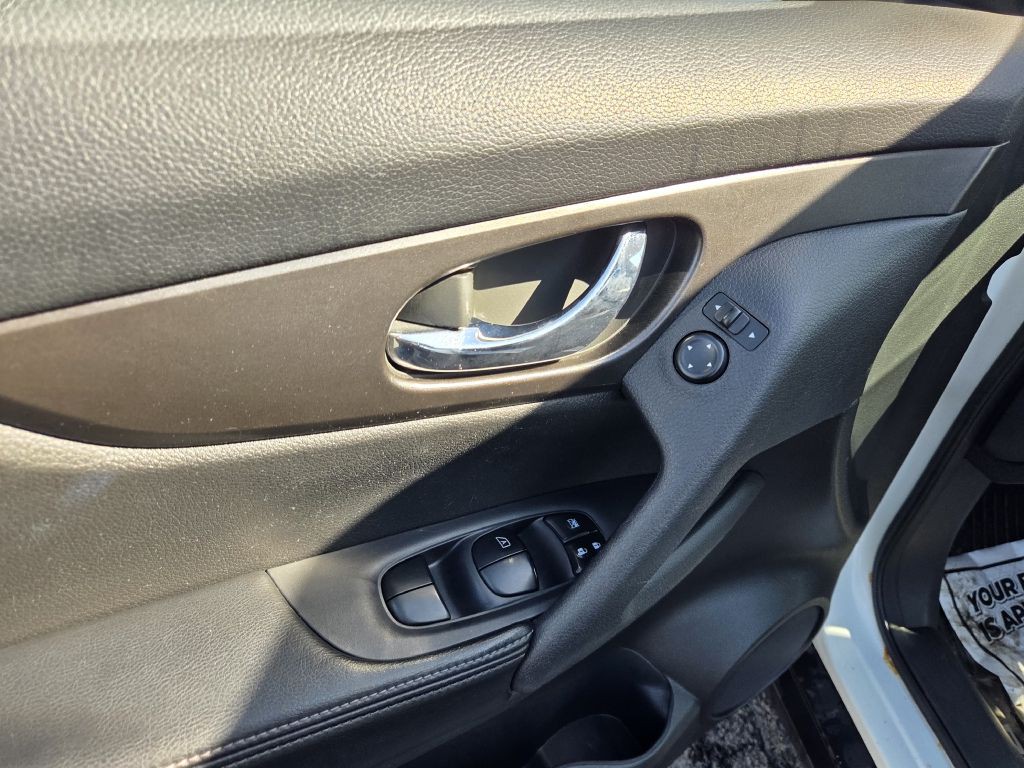 2014 Nissan Rogue Image 21