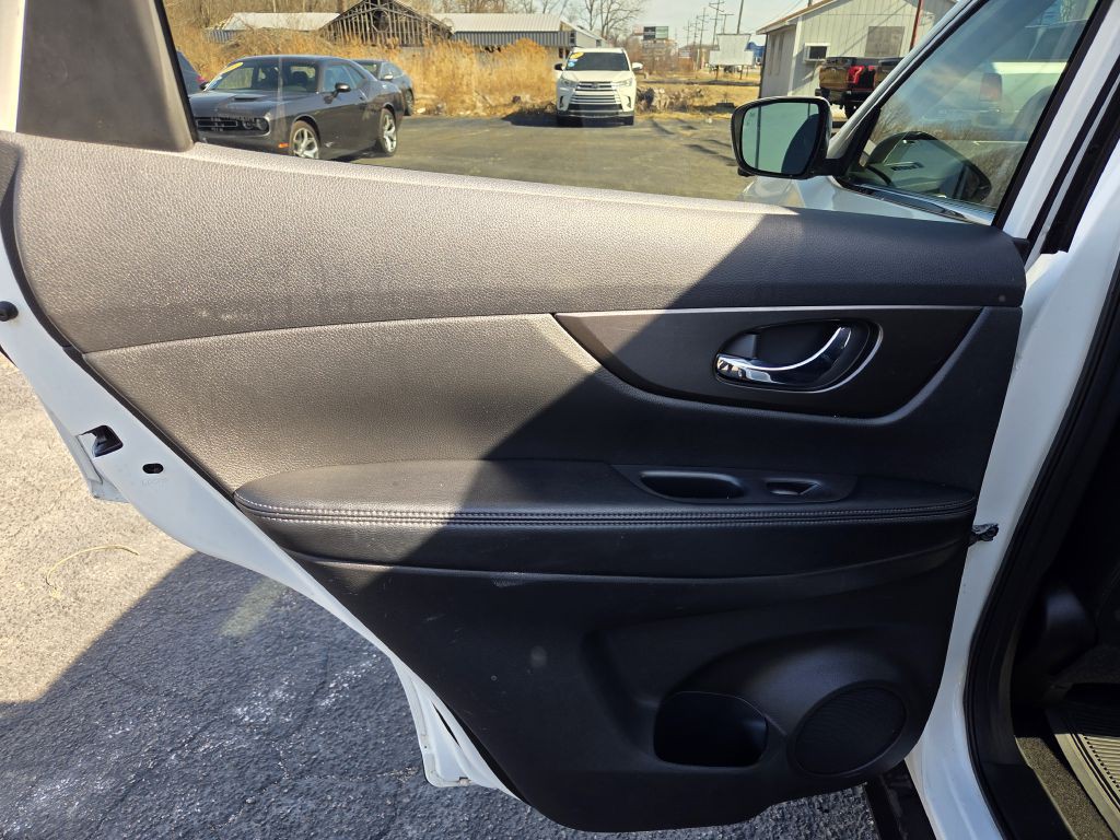 2014 Nissan Rogue Image 40