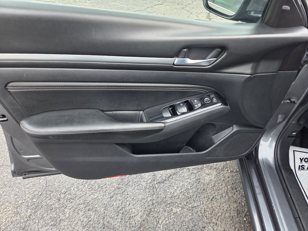 2020 Nissan Altima Image 21