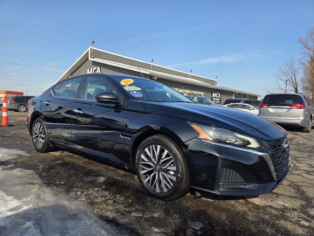 2025 Nissan Altima Image 4