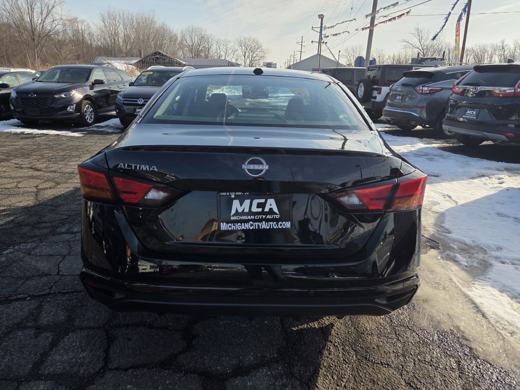 2025 Nissan Altima Image 8