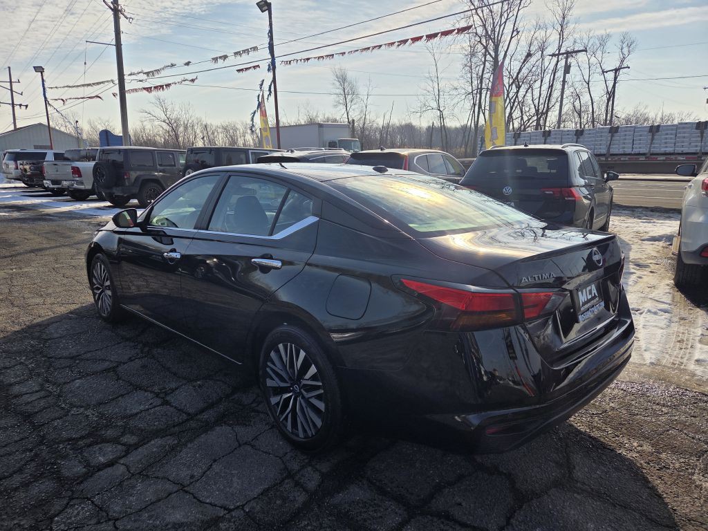 2025 Nissan Altima Image 10