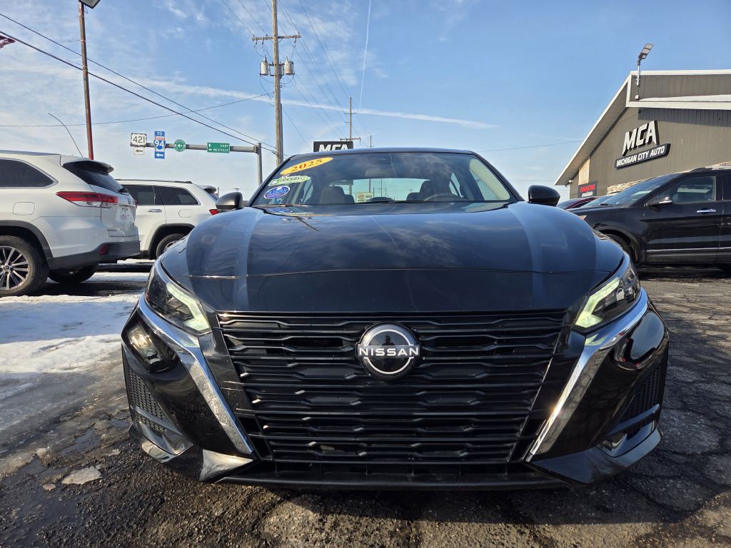 2025 Nissan Altima Image 17