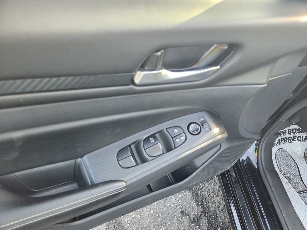 2025 Nissan Altima Image 19