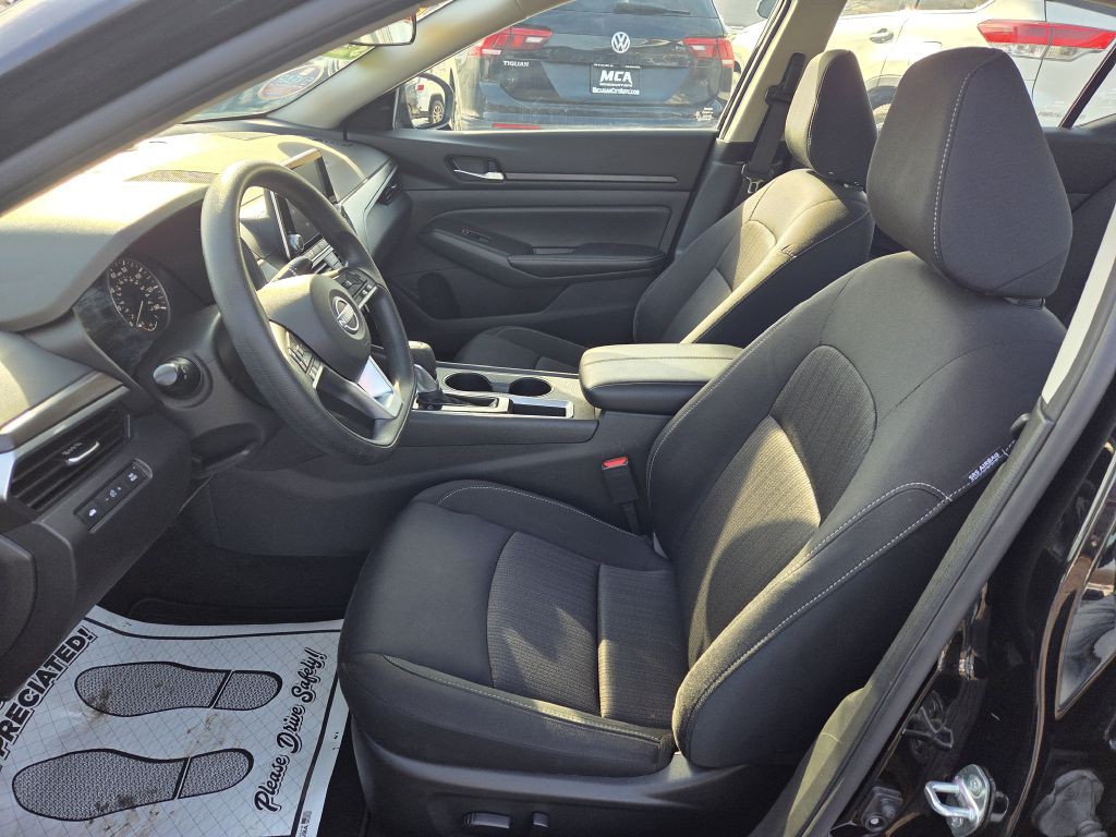 2025 Nissan Altima Image 21