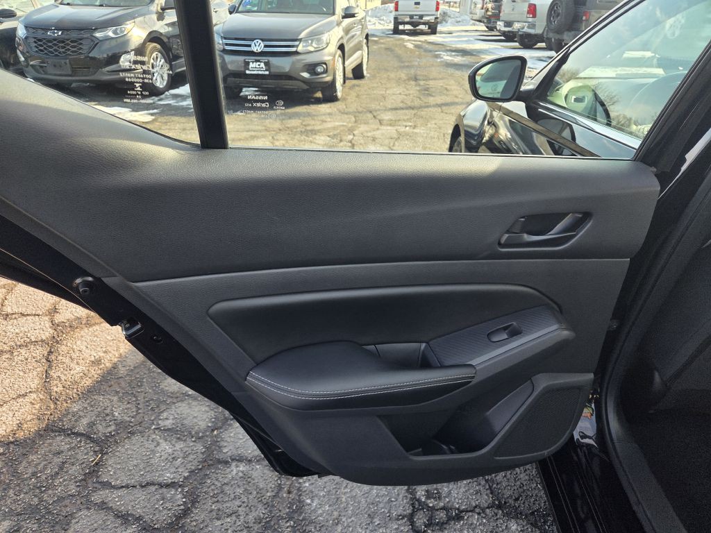 2025 Nissan Altima Image 37