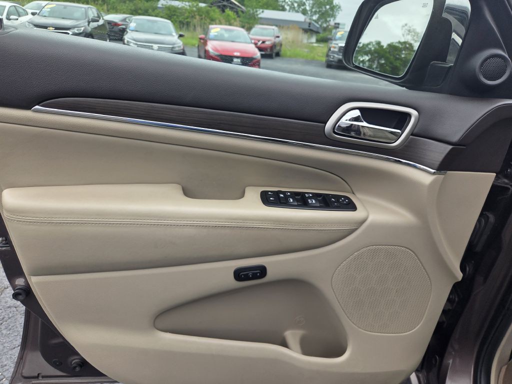 2017 Jeep Grand Cherokee Image 22