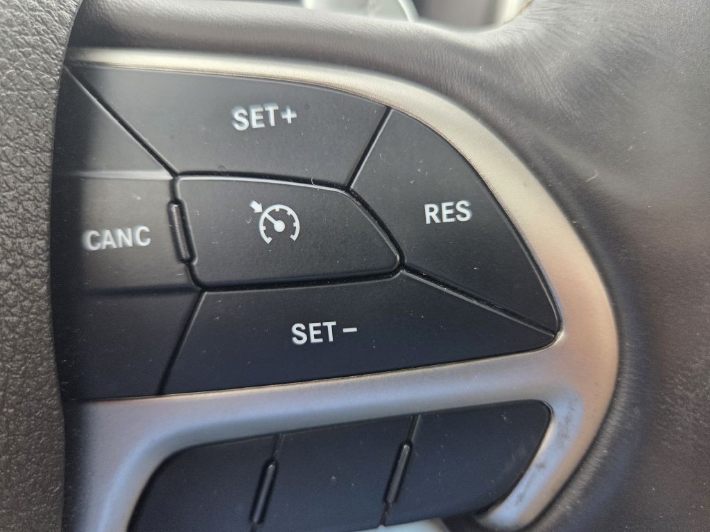 2017 Jeep Grand Cherokee Image 32